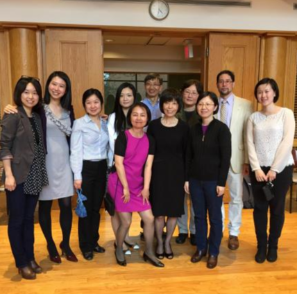 Professor Yu with all her colleagues.